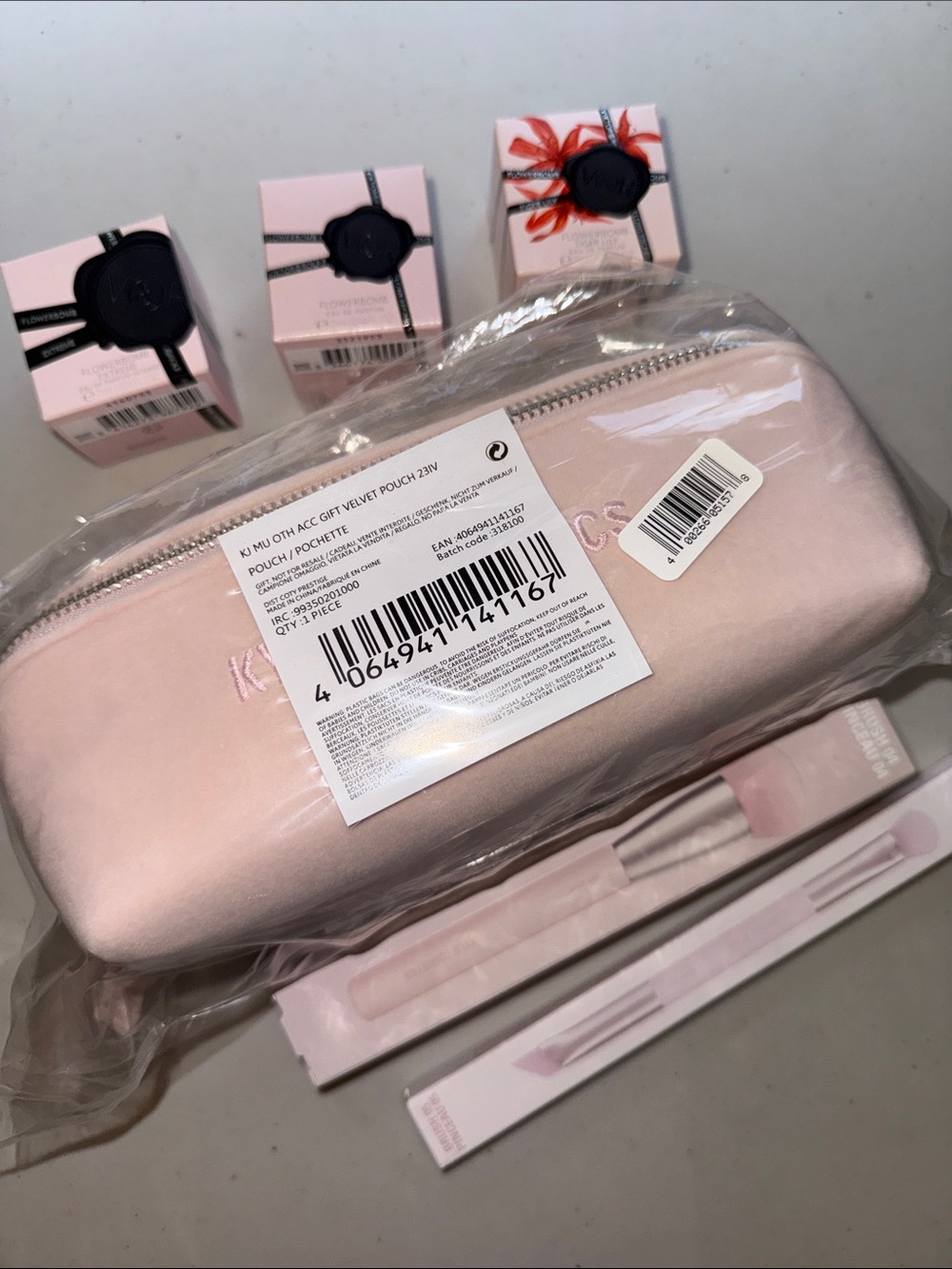 Kylie Cosmetics Blush Pink Velvet Cosmetic Pouch with Zip Set
